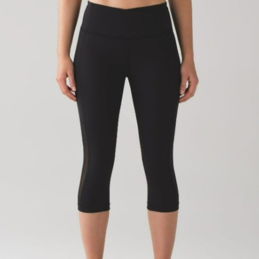 Lululemon Athletica Gear Up Black Mesh Crop Capris Leggings Size 8 - Excellent